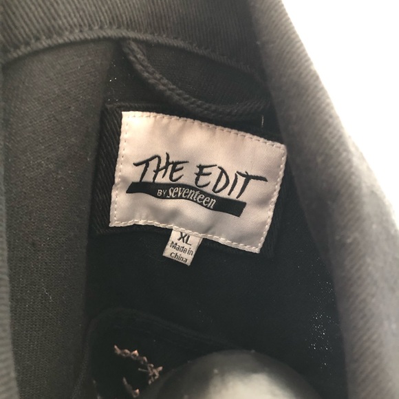 Black Jean jacket with flowers 🌺 - Picture 5 of 6